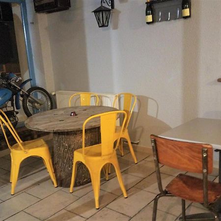 L'Auberge Des Voyageurs Ménigoute Esterno foto