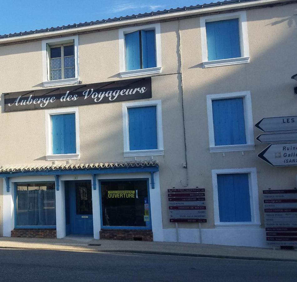 L'Auberge Des Voyageurs Ménigoute Esterno foto