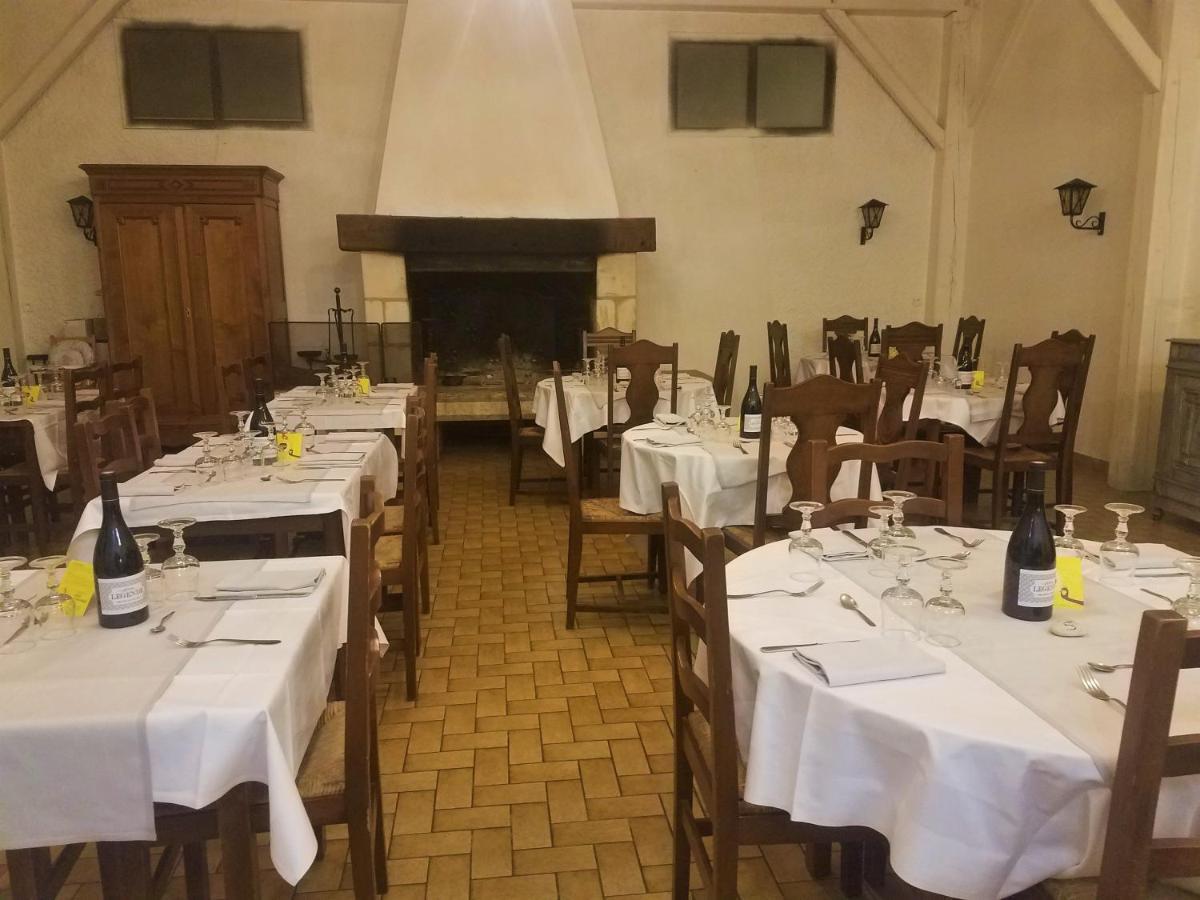 L'Auberge Des Voyageurs Ménigoute Esterno foto